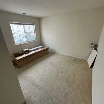Marco Ramirez Hardwood Floor - Before photo. with the carpet in a bedroom. - Flooring Near Me - Oakland, California Marco Ramirez Hardwood Floor - Before photo. with the carpet in a bedroom. - Flooring Near Me - Oakland, California