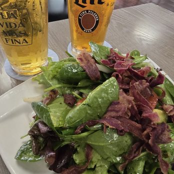 Side Street Inn - Farmer's salad - Sports Bars Near Me - Honolulu, Hawaii Side Street Inn - Farmer's salad - Sports Bars Near Me - Honolulu, Hawaii