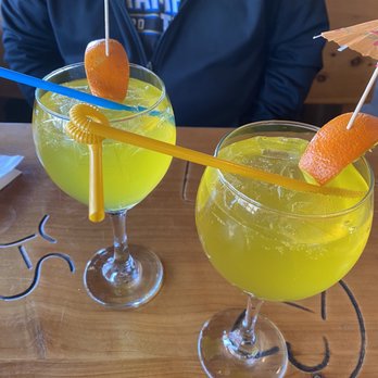 Cambria Mimosas - Skinny Mango Mimosa's - American Near Me - Cambria, California