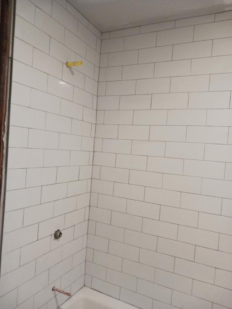 Slide of Aldana Tiles Construccion