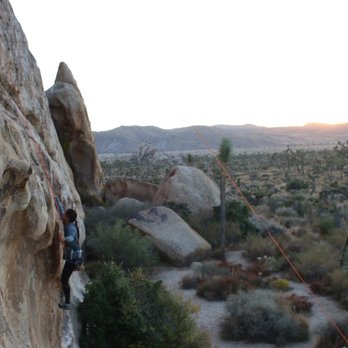 Stone Adventures - Hall of Horrors, Joshua Tree - Rock Climbing Near Me - Joshua Tree, California