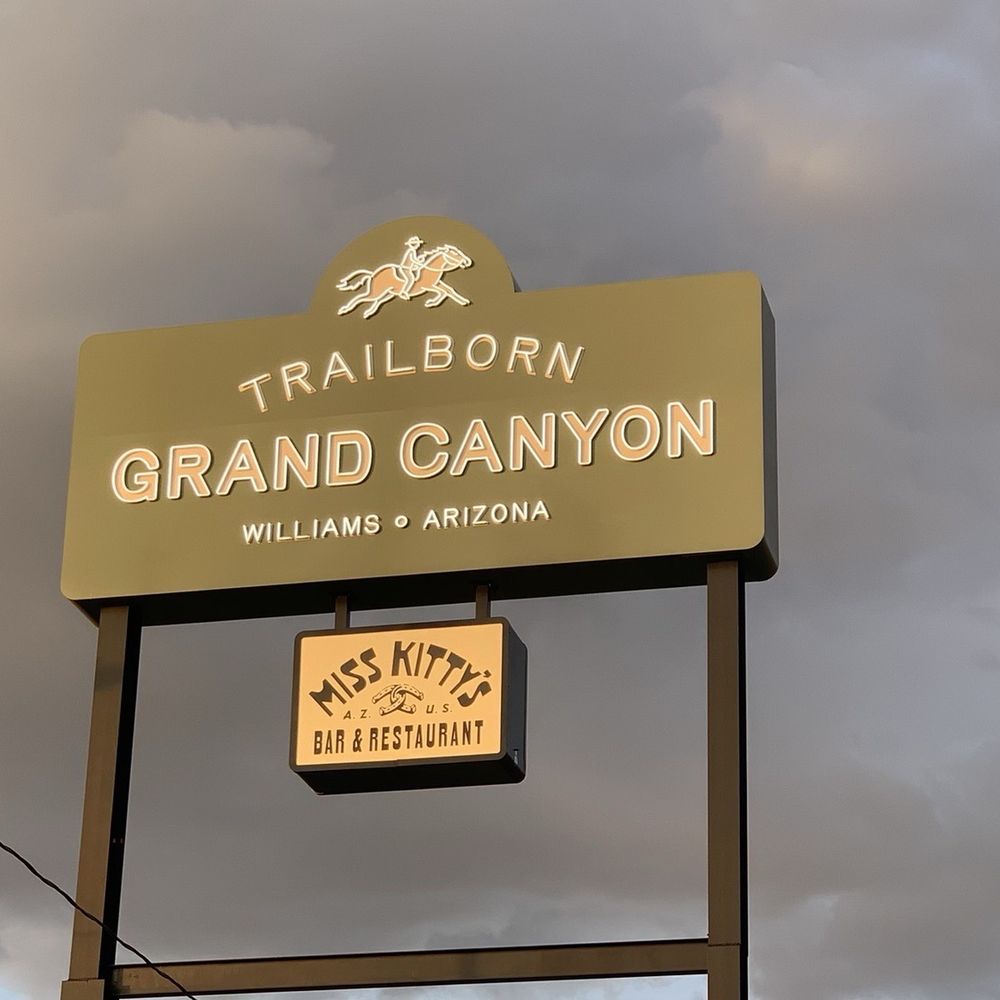 Trailborn Grand Canyon - Hotels Near Me - Williams, Arizona