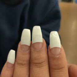 Davi Nails - Uneven surface the nails are uneven.