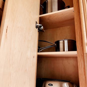 Desolation Hotel - Pots and Pans in kitchen - Hotels Near Me - South Lake Tahoe, California