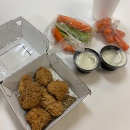 6 Boneless Wings Lunch Combo 6 Boneless Wings Lunch Combo
