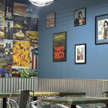 Izla - Eating area - Puerto Rican Near Me - Fishkill, New York