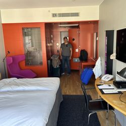Hotel Rival