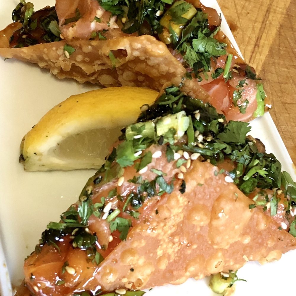 PokiTomik - My kind of fish tacos! Plain salmon topped with scallions, cilantro and eel sauce. - Poke Near Me - Valley Glen, California