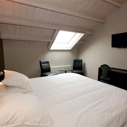Flanders Lodge - Guest Room