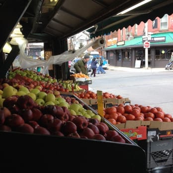 Oxford Fruit - a fruit stand with apples and oranges - Fruits & Veggies Near Me - Toronto, Ontario