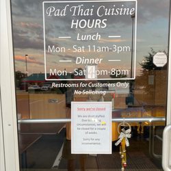 Pad Thai - Would have been nice is they had updated their Facebook or Yelp page or their voicemail. Que sera sera