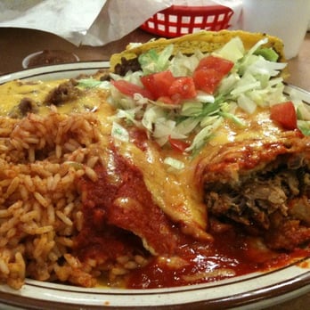 El Charritos - Combo plate #1 - New Mexican Cuisine Near Me - Albuquerque, New Mexico