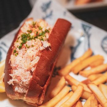 MARKET Seafood Eatery - DUNGENESS CRAB ROLL IG:desireanavarro - Seafood Near Me - Edmonds, Washington MARKET Seafood Eatery - DUNGENESS CRAB ROLL IG:desireanavarro - Seafood Near Me - Edmonds, Washington