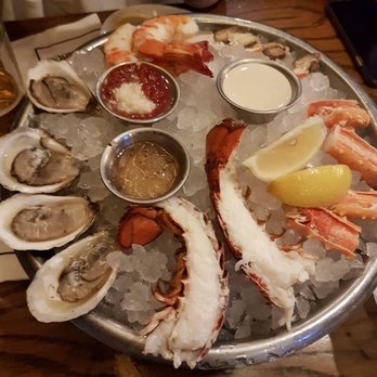 Shaw's Crab House - Cold appetizer combination for 2 people - Seafood Near Me - Chicago, Illinois