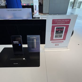 Samsung Experience Store - Samsung Galaxy x BTS WORLD TOUR ARIRANG" experience-Galaxy S26 Ultra display phone - Electronics Near Me - Garden City, New York