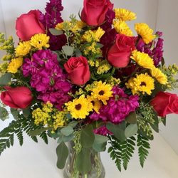 Connect With Flowers - This is an example of one of our fresh floral arrangements.