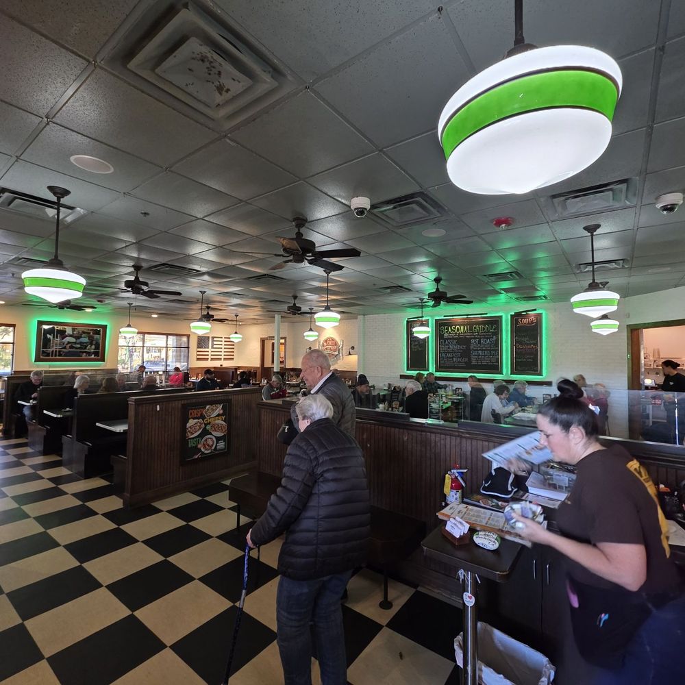 Metro Diner - Inside the diner - American Near Me - Sarasota, Florida Metro Diner - Inside the diner - American Near Me - Sarasota, Florida