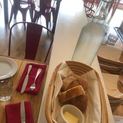 Le Comptoir - Basket of fresh bread and butter