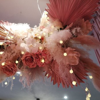 Brew and Bloom - Hanging arrangements - Themed Cafes Near Me - Edmonton, Alberta Brew and Bloom - Hanging arrangements - Themed Cafes Near Me - Edmonton, Alberta