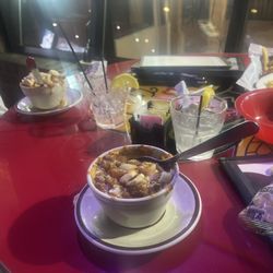 Chelios' Pub & Grill - Cup of chili