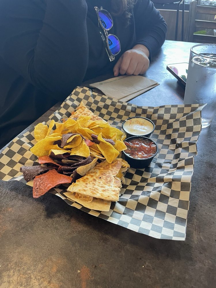 T PAUL’S URBAN HOUSE OF Q Updated September 2024 1119 Commercial St