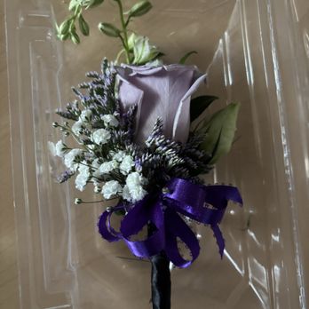 Stellar Blooms & Balloons - PROM Boutonnière for Prom season! - Face Painting Near Me