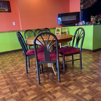 Thai Food House - Very clean and colorful!! - Thai Near Me - Winston, Oregon