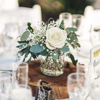 Bella Blooms - Centerpiece. Even better than the photos I showed Melanie!! We rented the short jars from her as well. - Florists Near Me - Anaheim, California