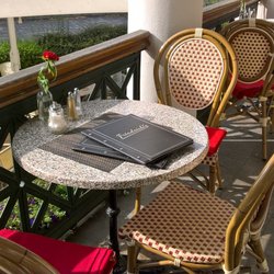 Friedrich's - Außengastro auf dem überdachten Balkon