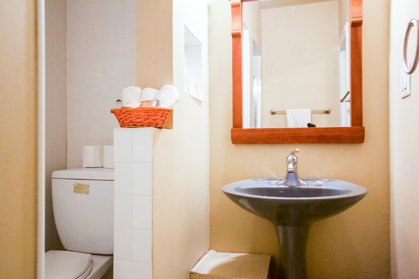 Old Chicago Inn featuring Room 13 by null