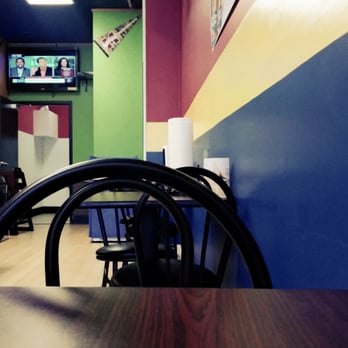 Touchdown Wings - a table and chairs in a restaurant - Chicken Wings Near Me - Shelbyville, Tennessee