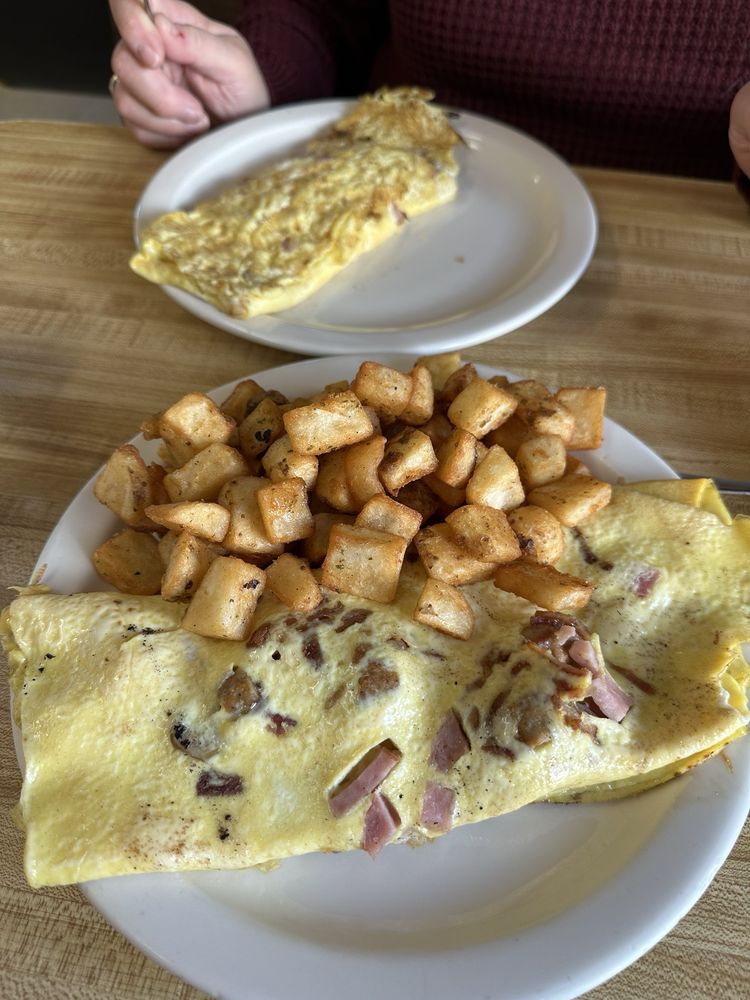 Food from Emmy Lou’s Cafe