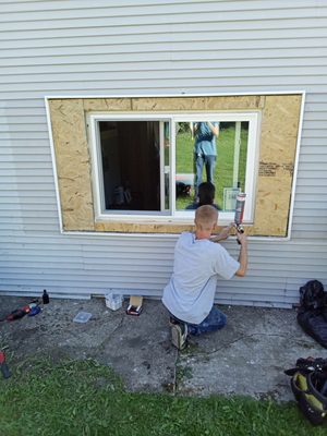 Unchained Construction & Remodeling Company Logo