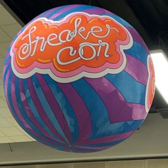 Hawaii Convention Center - Sneaker con display - Venues & Event Spaces Near Me - Honolulu, Hawaii Hawaii Convention Center - Sneaker con display - Venues & Event Spaces Near Me - Honolulu, Hawaii