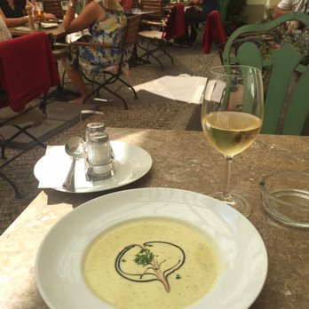 Café Platýz - Cafes Near Me - Prague, Puerto Rico