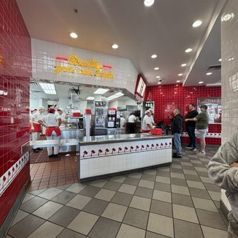 In-N-Out Burger - Fast Food Near Me - San Francisco, California