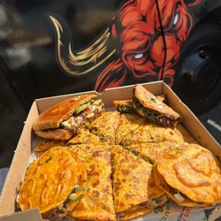 Birrieria Los Primos - Pizzabirria, torta de birria, mulitas y tacos de birria