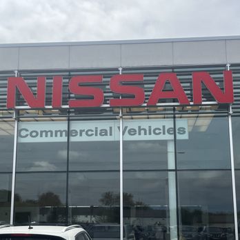 Wood Nissan Lee's Summit - Car Dealers Near Me - Lee's Summit, Missouri