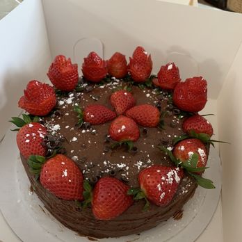 Granny’s Kitchen - Chocolate strawberry Cake - Desserts Near Me Granny’s Kitchen - Chocolate strawberry Cake - Desserts Near Me