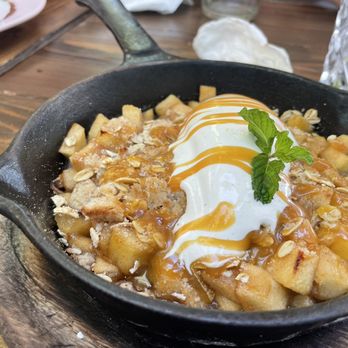 Jazamango - Carmelized apple cobbler, topped with house made ice cream and caramel drizzle - so good. - Mexican Near Me - Todos Santos, BCS Jazamango - Carmelized apple cobbler, topped with house made ice cream and caramel drizzle - so good. - Mexican Near Me - Todos Santos, BCS