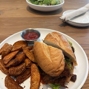 Full Goods Diner - Pulled pork sandwich with potato wedges - Diners Near Me - San Antonio, Texas Full Goods Diner - Pulled pork sandwich with potato wedges - Diners Near Me - San Antonio, Texas