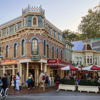 Refreshment Corner - Front entrance and patio seating - Food Stands Near Me - Anaheim, California