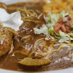 El Mariachi 2 - Combination plate - Chile Relleno & Tamale