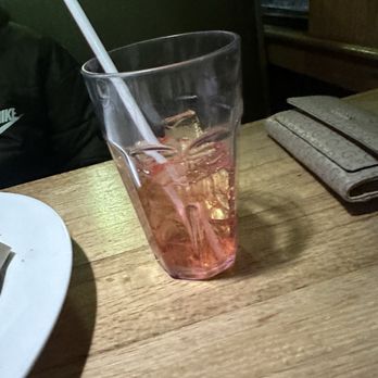 Applebee's Grill + Bar - This was supposed to be a triple cherry Shirley Temple no cherrys - American Near Me - Elgin, Illinois Applebee's Grill + Bar - This was supposed to be a triple cherry Shirley Temple no cherrys - American Near Me - Elgin, Illinois