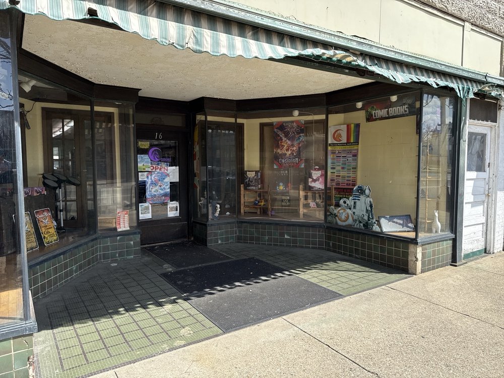 Crescent Comics and Games Logo