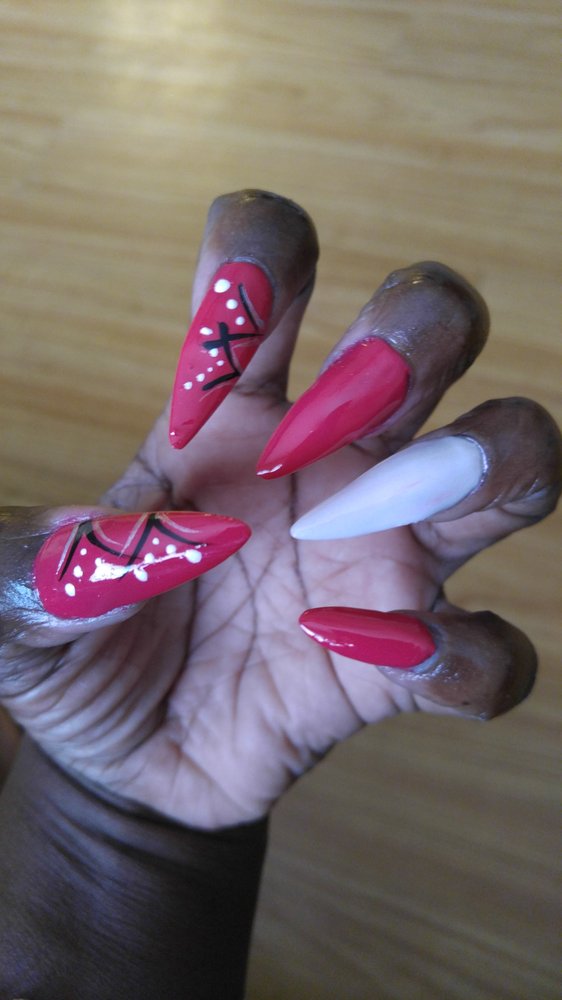 Krystal’s Nails Logo