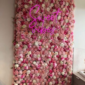 Le Macaron French Pastries - Selfie wall - Macarons Near Me - Laguna Beach, California Le Macaron French Pastries - Selfie wall - Macarons Near Me - Laguna Beach, California