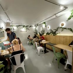 Buscaté - Interior (indoor seating)