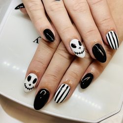 R&R Nail Spa