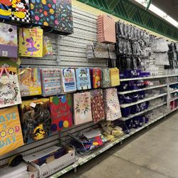 Dollar Tree - Gift bags... so organized!